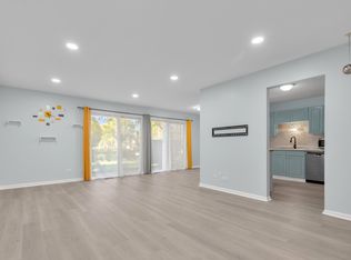 218 Deerpath Ct, Schaumburg, IL 60193