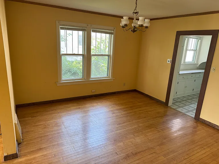 466 W Grand Ave — Photo 4