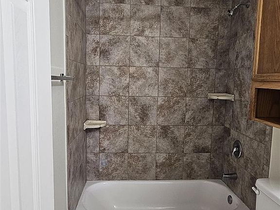 5th image of 1731 Greenwood Ln