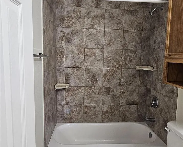 1731 Greenwood Ln — Photo 5