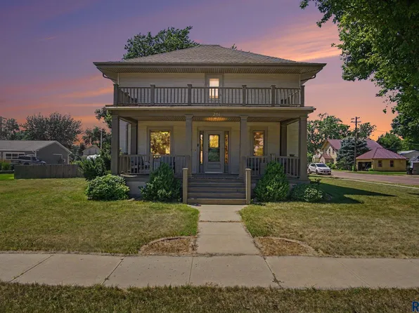 201 S Broadway Ave, Marion, SD 57043