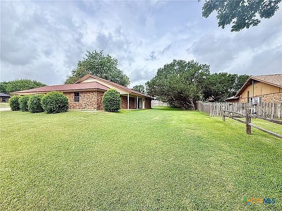 3rd image of 1207 Mildred Lee Ln