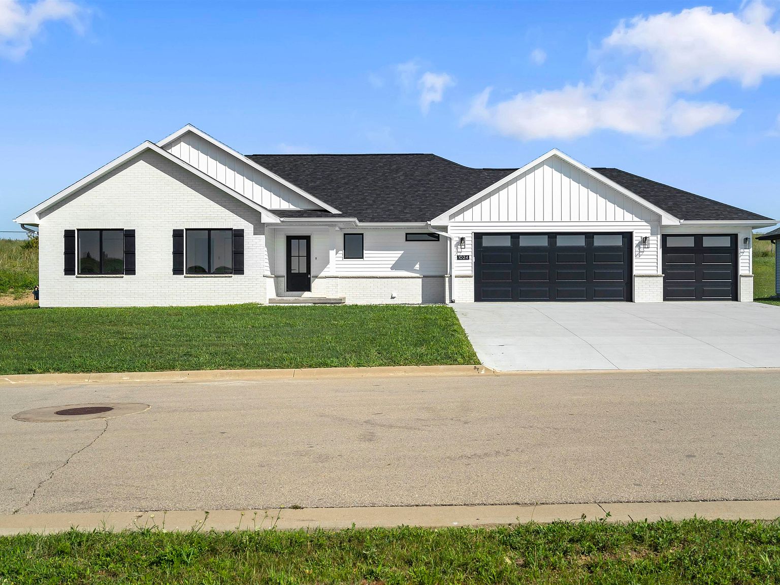 1024 Clare Ct NW, Cascade, IA 52033 Zillow