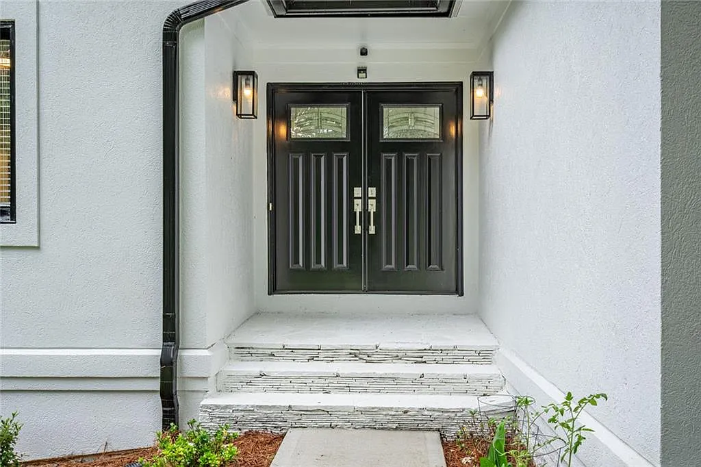4 bed, 2.5 bath, 2010 sqft, $4,300 — Photo 3