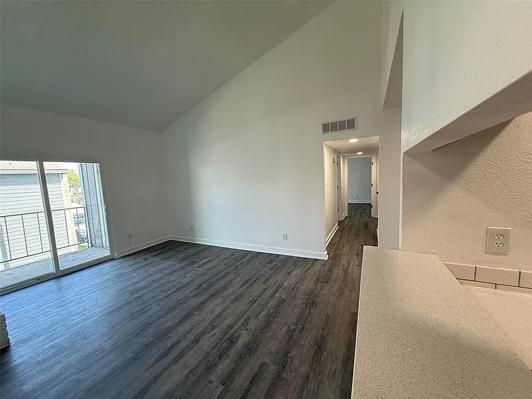 8034 Antoine Dr — Photo 15