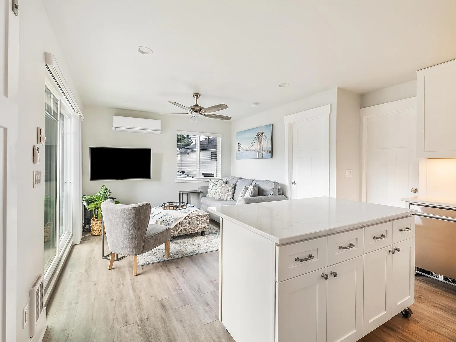 1 bed, 800 sqft, $5,000 — Photo 3