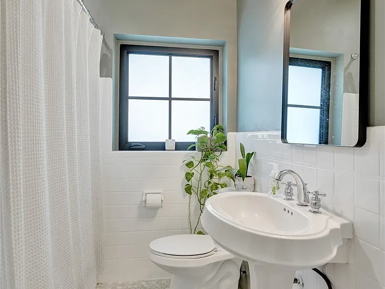 807 SW 18th St — Photo 39
