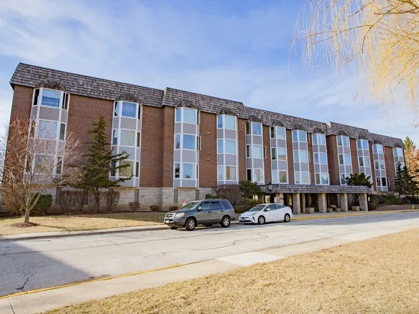 300 Thames Pkwy APT 1C, Park Ridge, IL 60068