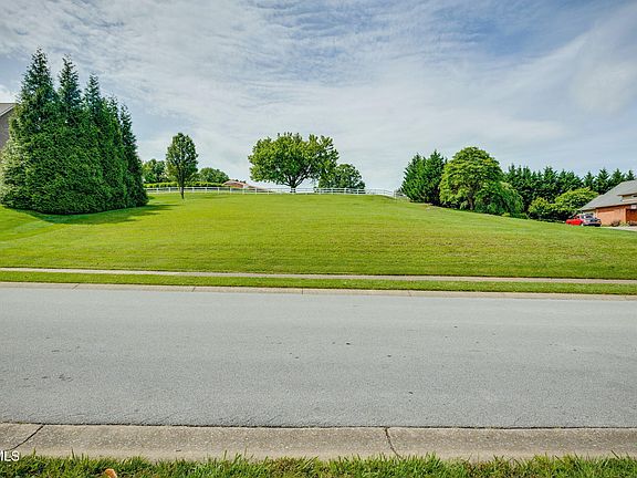 2nd image of 106 Highland Gate Dr