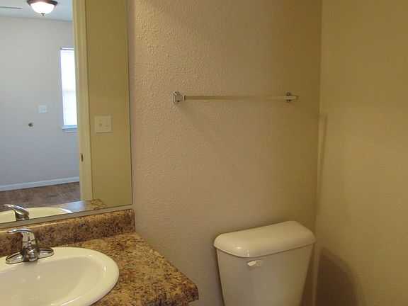 5th image of 100 Daniels Ct #B