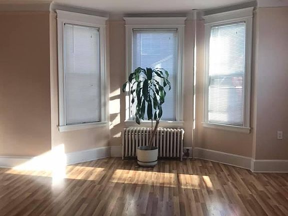 3rd image of 1422 117th St Floor 1