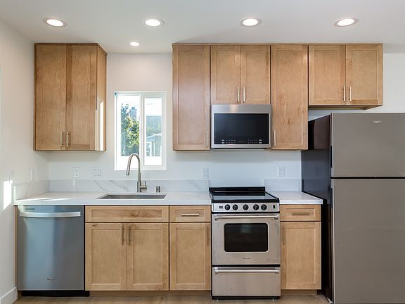 2nd image of 2829 Howard Ave