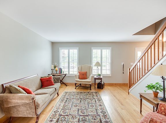3rd image of 260 Deerview Dr