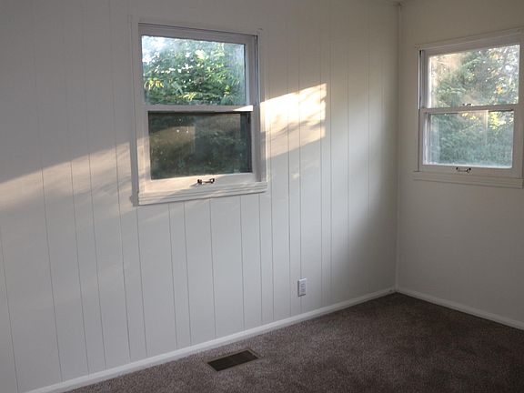 5th image of 238 E Circle Dr