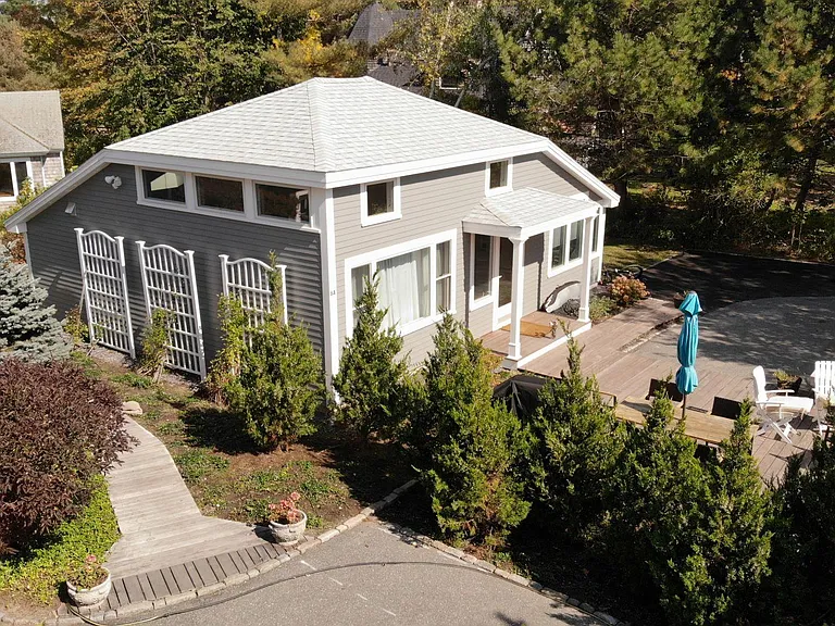 8A Sanctuary Ln — Photo 1