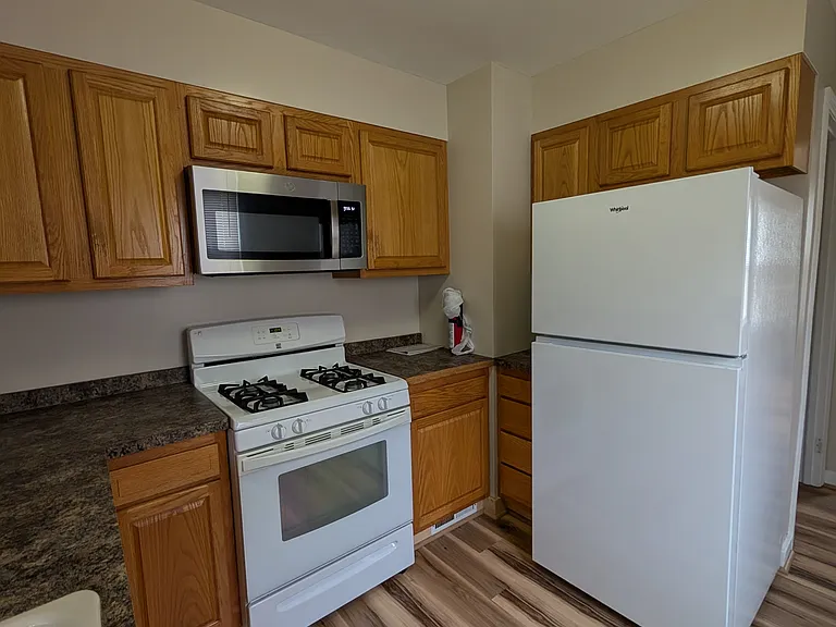 807 Thurman St — Photo 2