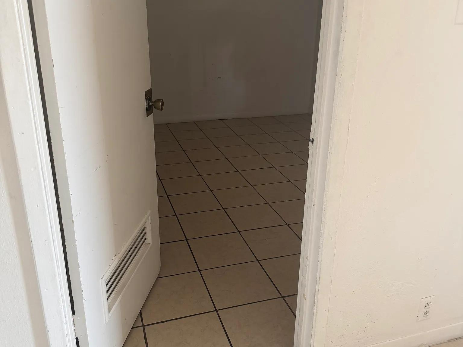 414 E Avenue A — Photo 4