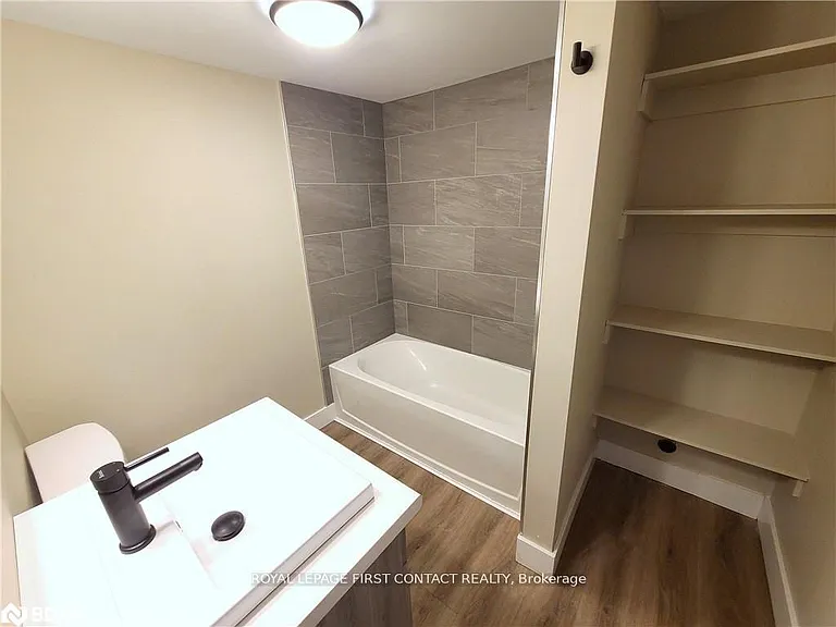 320 Mississaga St W #2 — Photo 10