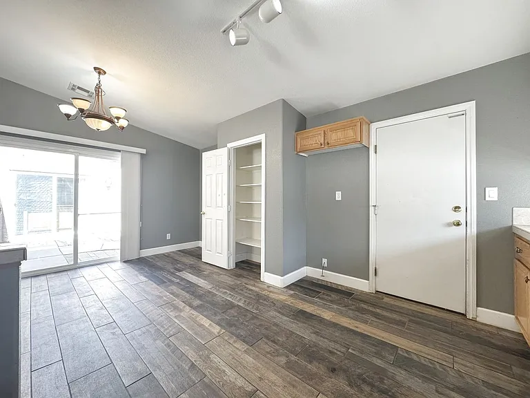 8209 Dusty Valley Ct — Photo 15