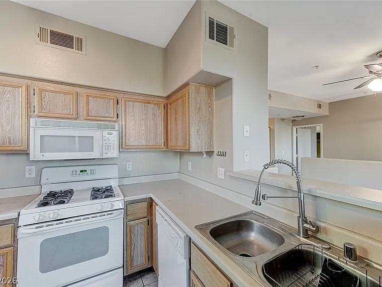 9050 W Warm Springs Rd #2094 — Photo 15