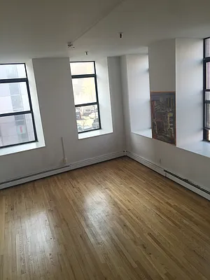 Rented by Alexander Bilu, LREB | media 15