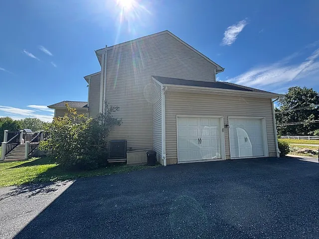1045 Hares Hill Rd — Photo 17