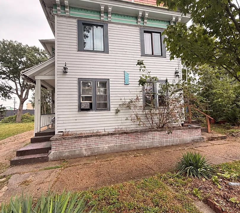 412 N William St