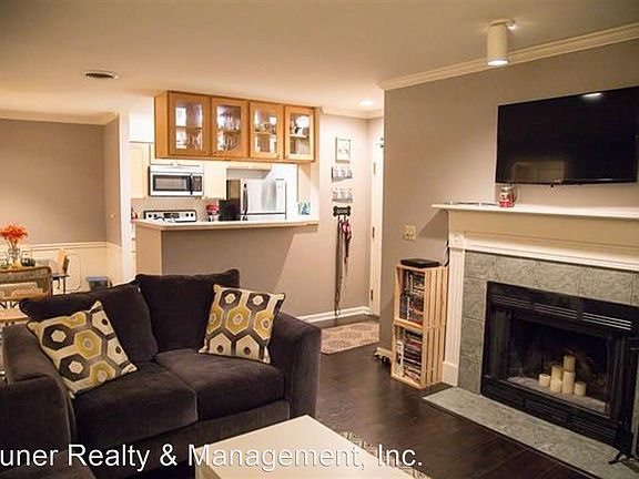 2nd image of 906 Harbor House Dr #5