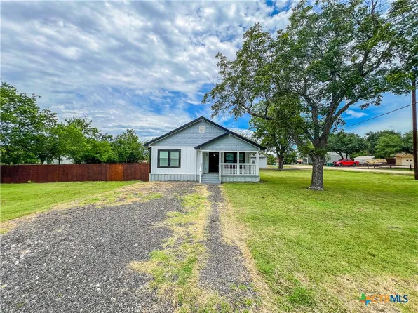 318 Thomas St, Rogers, TX 76569