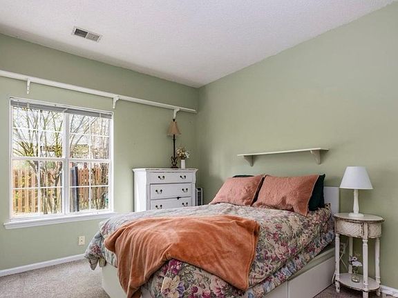 5th image of 8400 Earlham Ct