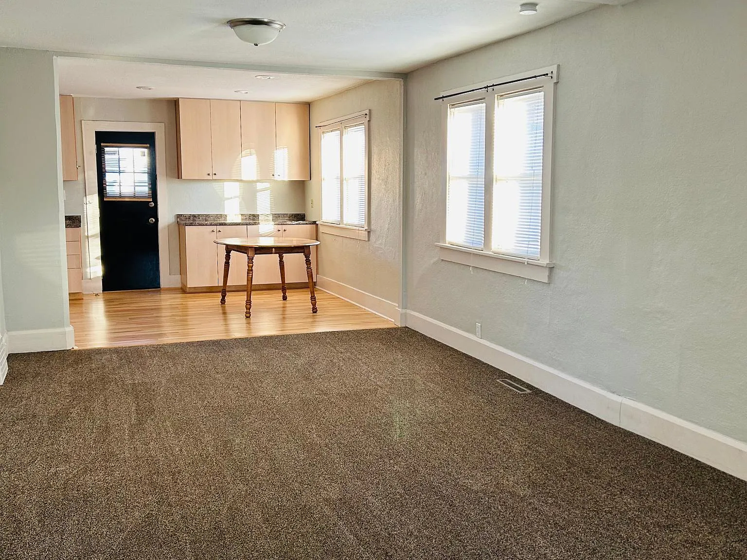 2 bed, 852 sqft, $1,600 — Photo 4