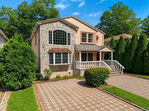 45 Yennicock Avenue, Port Washington, NY 11050