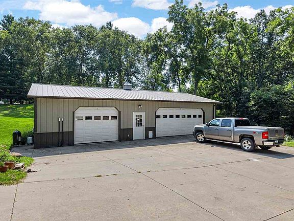 3rd image of 1951 Lake Manor Rd NE