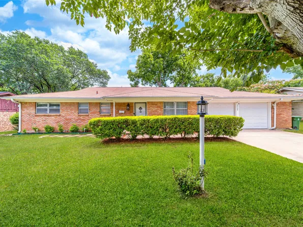 6708 Karen Dr, North Richland Hills, TX 76180