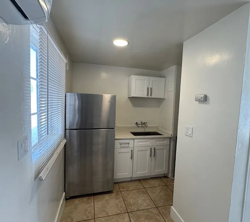 15-35 N Longfellow Ave