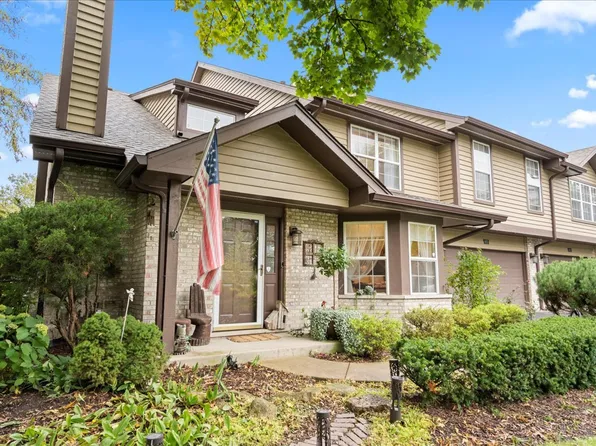 8025 Barrymore Dr, Darien, IL 60561