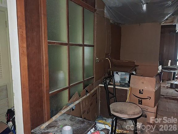 4th image of 105 S Randolph St