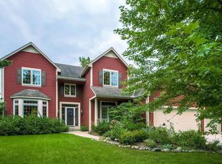 1331 Heather Ct, Chanhassen, MN 55317