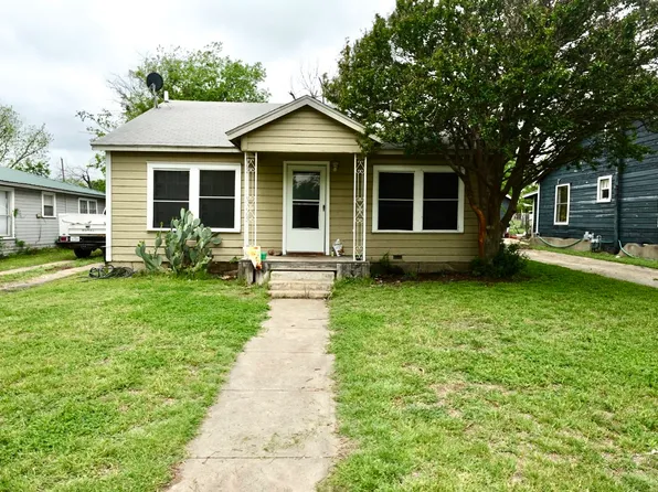 107 S Williams Dr, Comanche, TX 76442