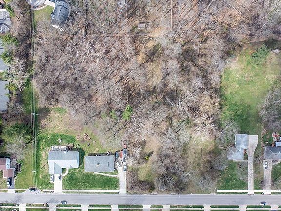 5th image of 136 Highland Ave