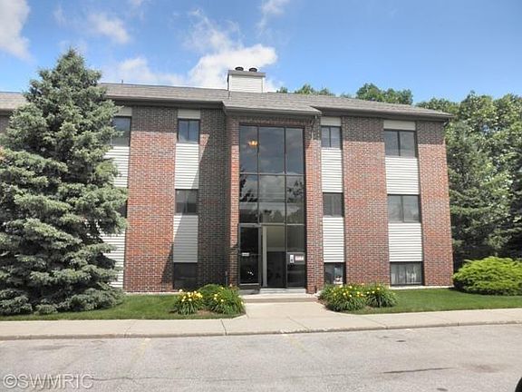 2nd image of 3330 Devonwood Hls NE APT C
