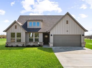 1185 Sanger Dr, Springtown, TX 76082