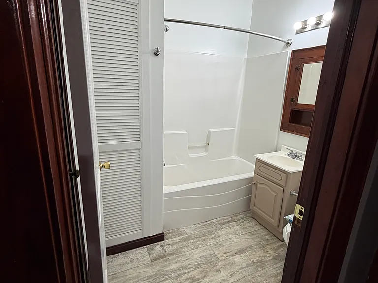 1405 Henning Ave — Photo 2
