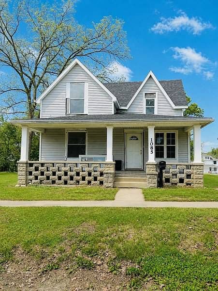 1st image of 1085 Davis St