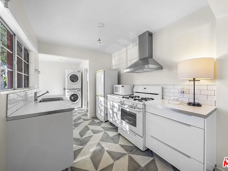 951 N Hoover St #951 — Photo 3