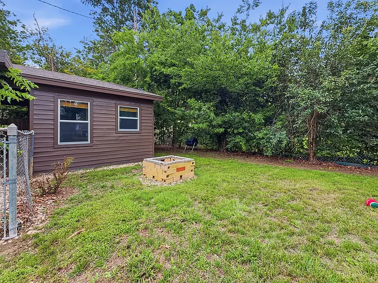 2137 Lenamon St — Photo 27