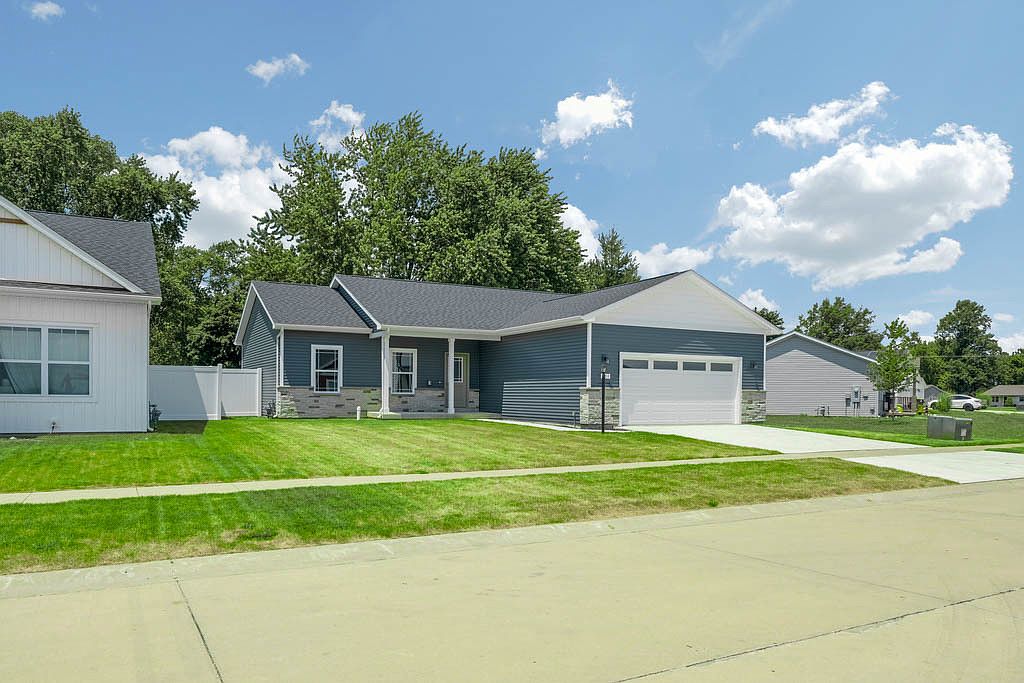 708 Justice St, Tuscola, IL 61953 | MLS #12118826 | Zillow