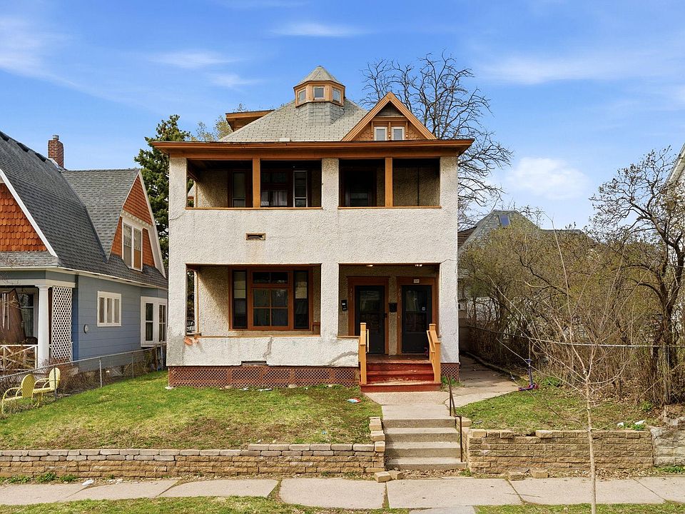 1st image of 701 4th St E