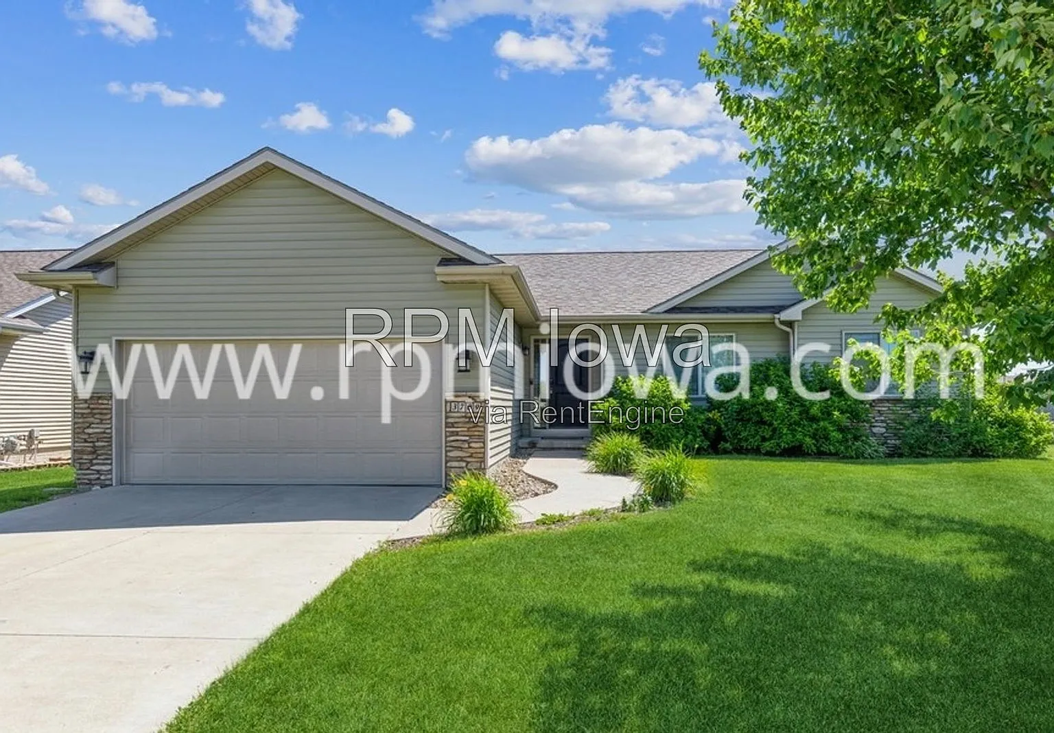 4 bed, 2.5 bath, 2405 sqft, $2,395 — Photo 1