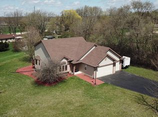 113 Oakwood Ln, North Prairie, WI 53153